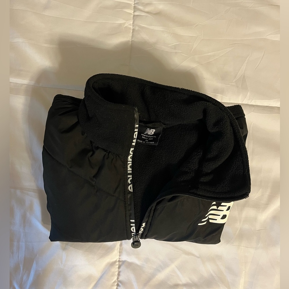 New Balance fleece lined jacket, no flaws, is preowned/worn, great condition!